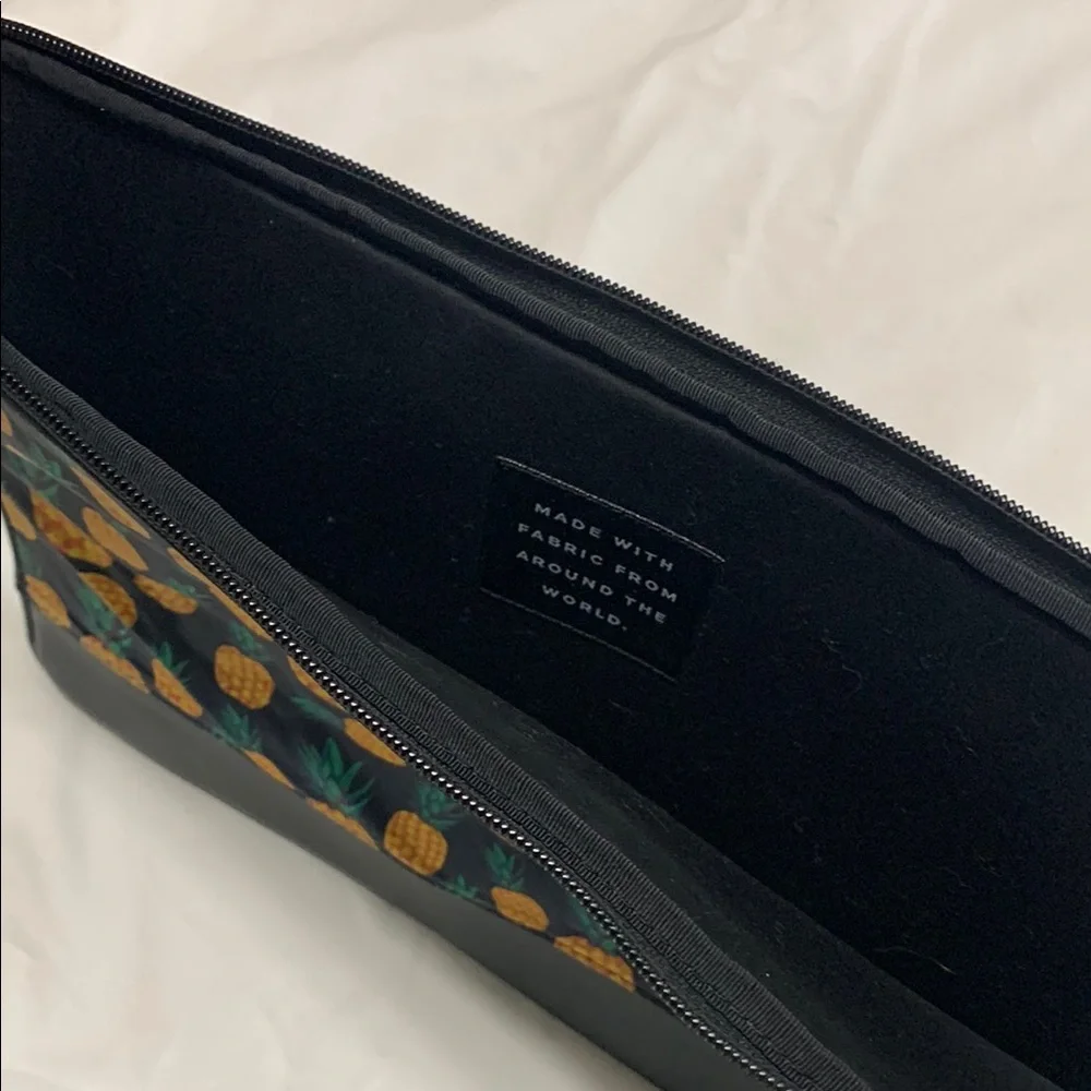 Pineapple Print Black Laptop Sleeve
